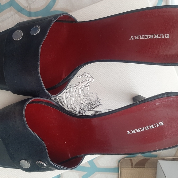 authentic Burberry not a copy. - Picture 2 of 7